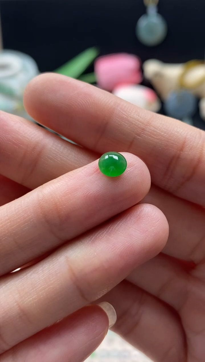【闪购商品】翡翠颈饰未镶嵌翡翠冰绿蛋面
