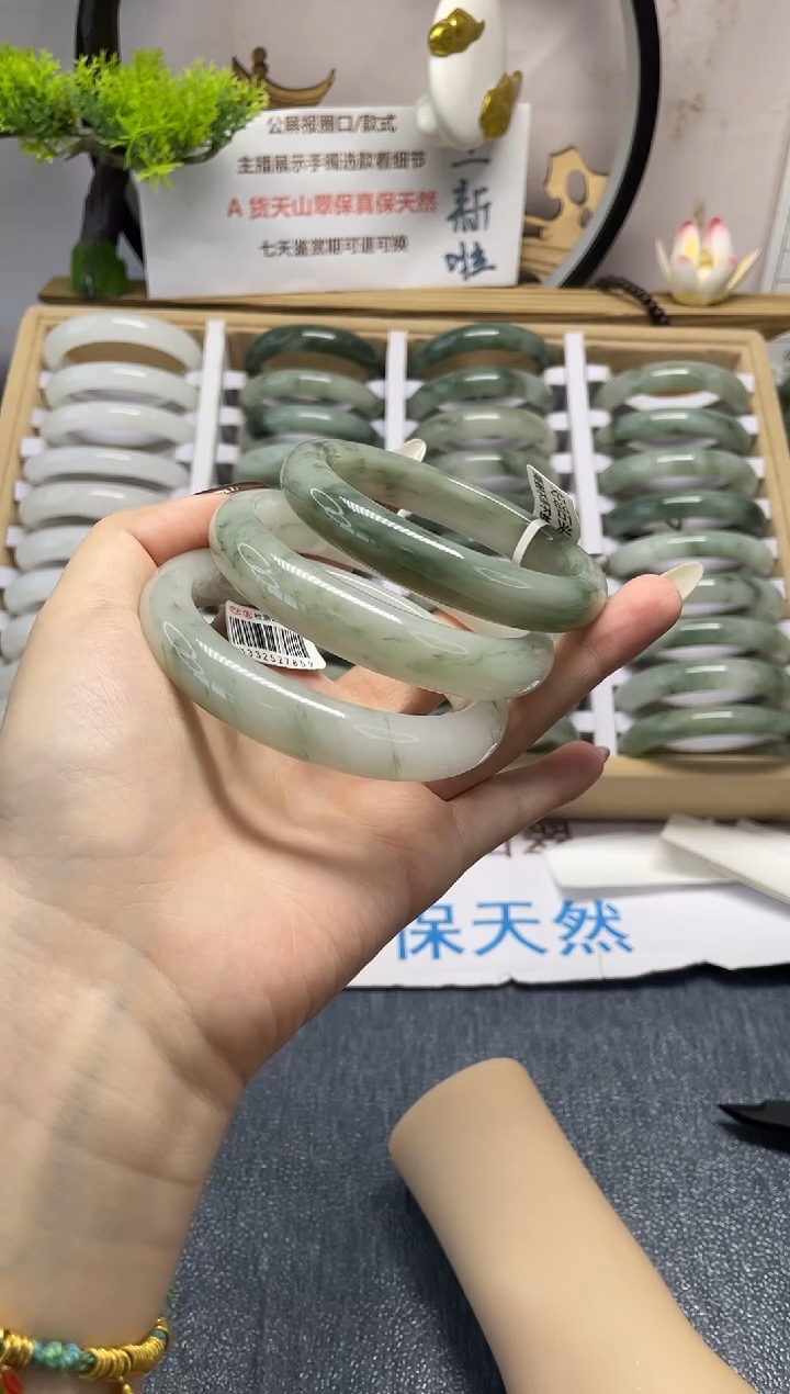 未镶嵌手镯石英质玉3037