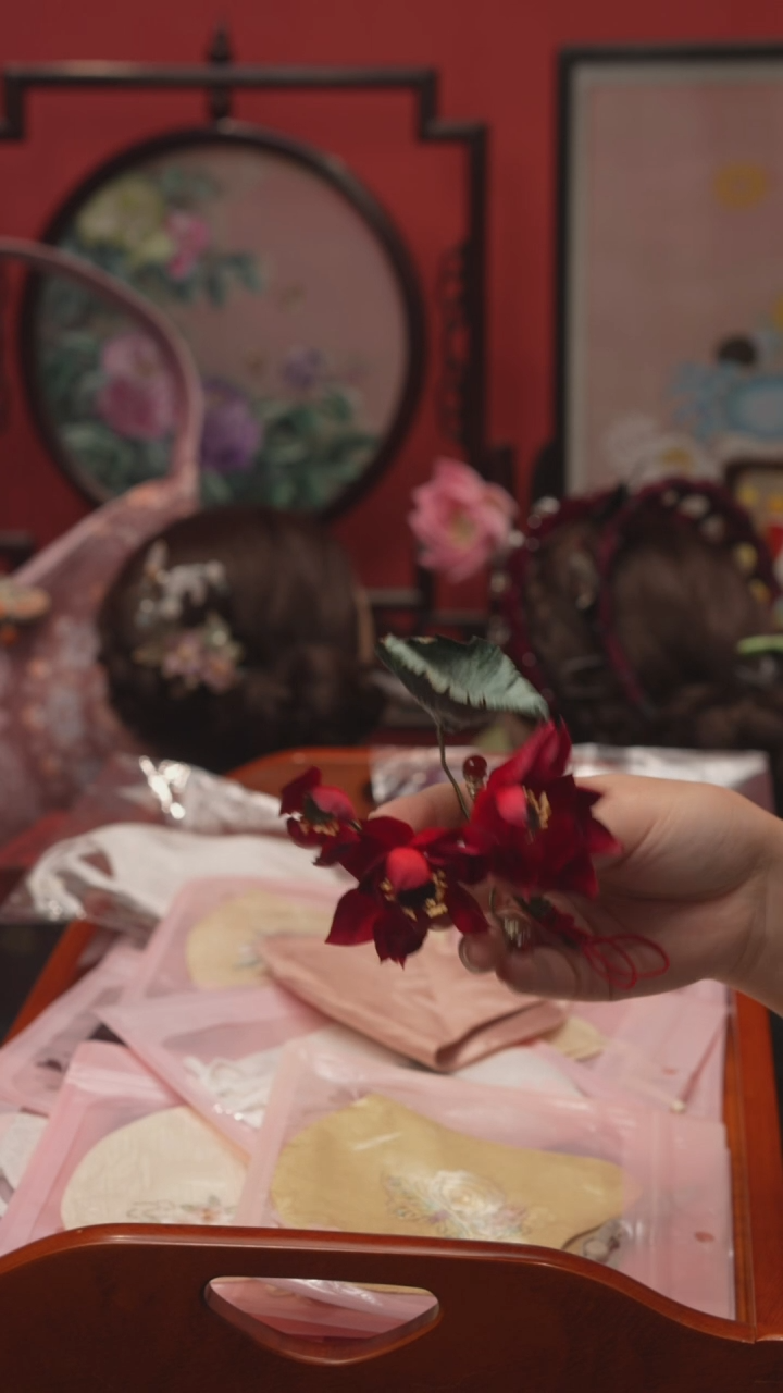 刺绣萝**?非遗手工绒花饰品