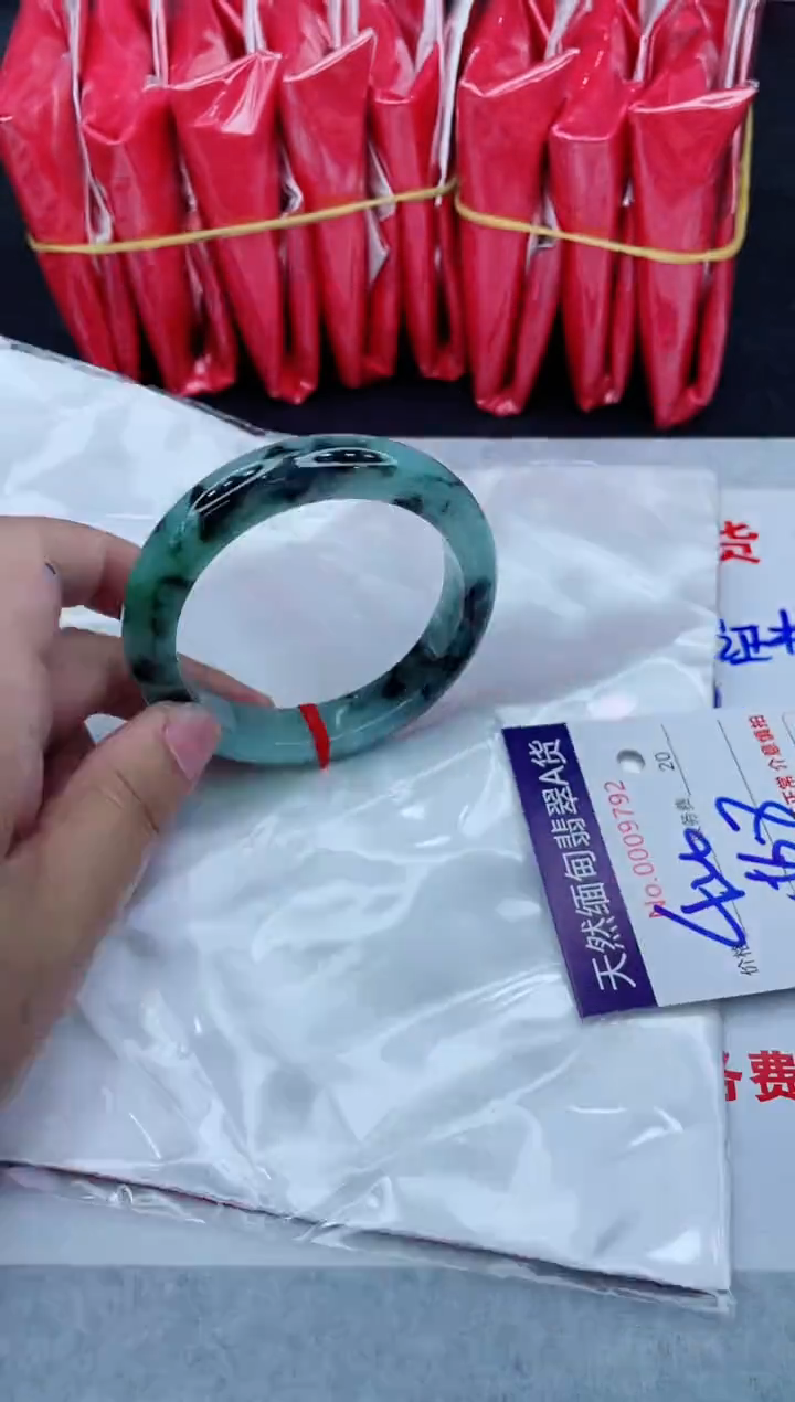 未镶嵌手镯翡翠400.00