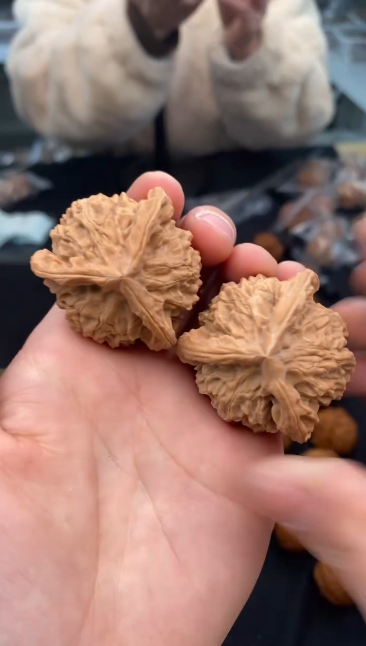 【闪购商品】文玩核桃把件盘山奔40-t885
