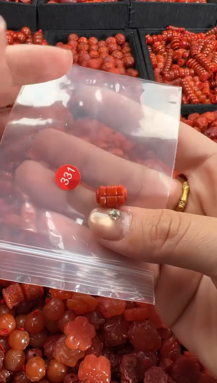 【闪购商品】南红玛瑙未镶嵌颈饰1