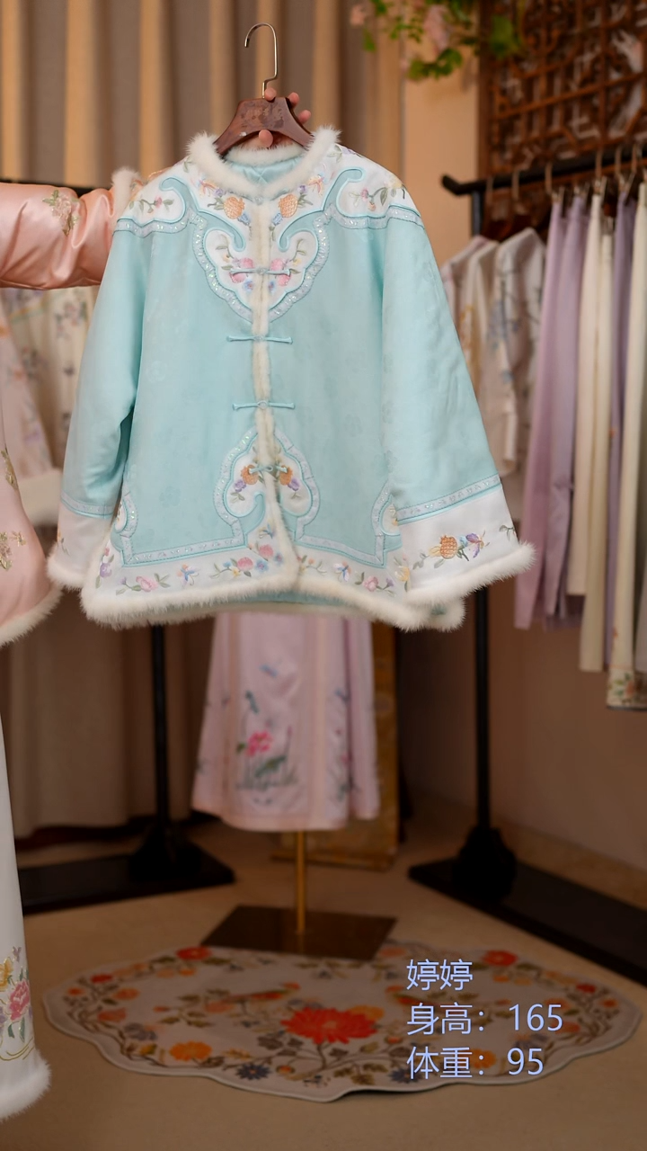 织绣蓝色桑蚕丝冬款上衣