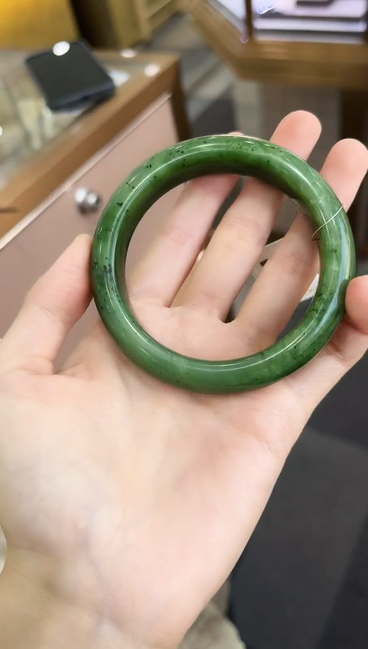 【闪购商品】和田玉手镯未镶嵌59碧玉多样性发其一