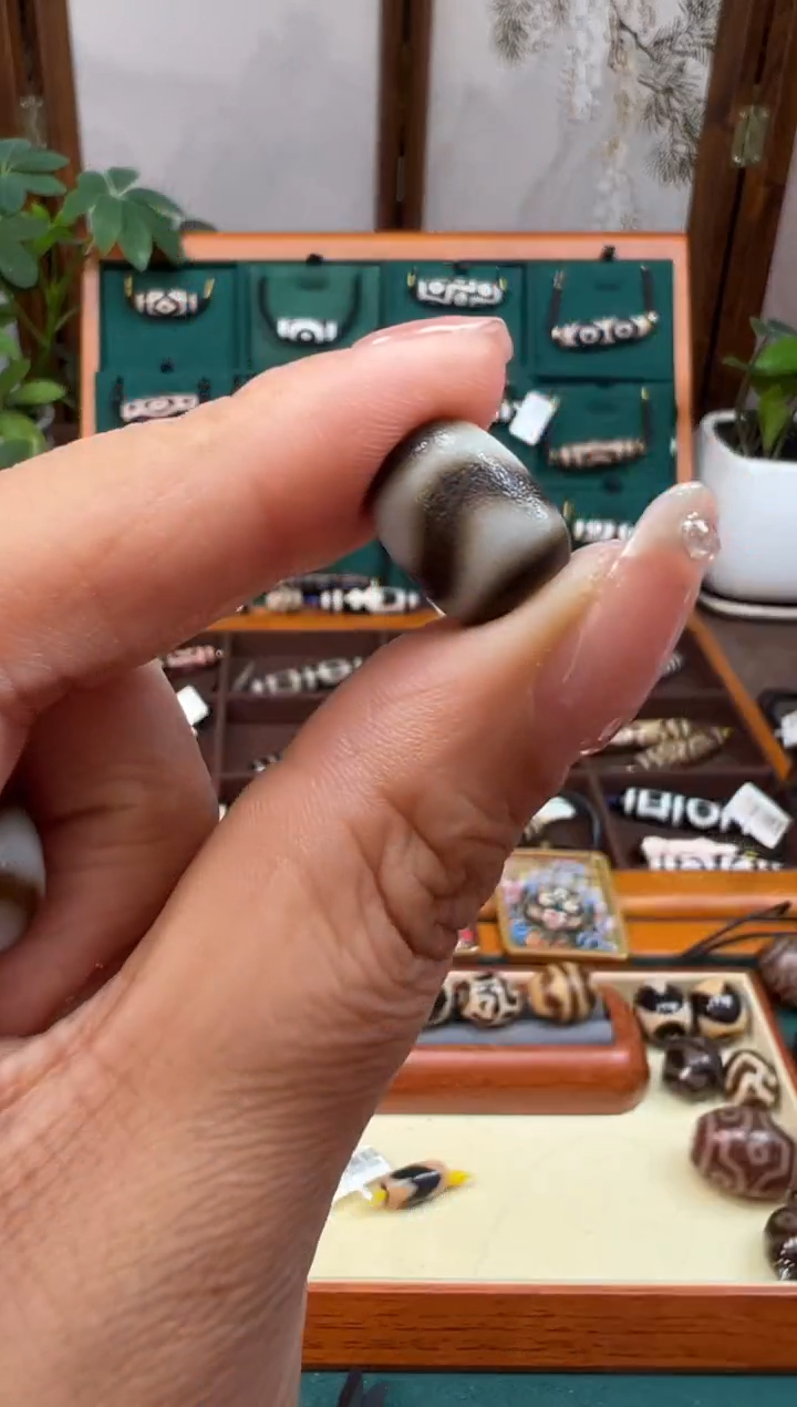 未镶嵌颈饰玛瑙/玉髓（覆膜）54.(微瑕)