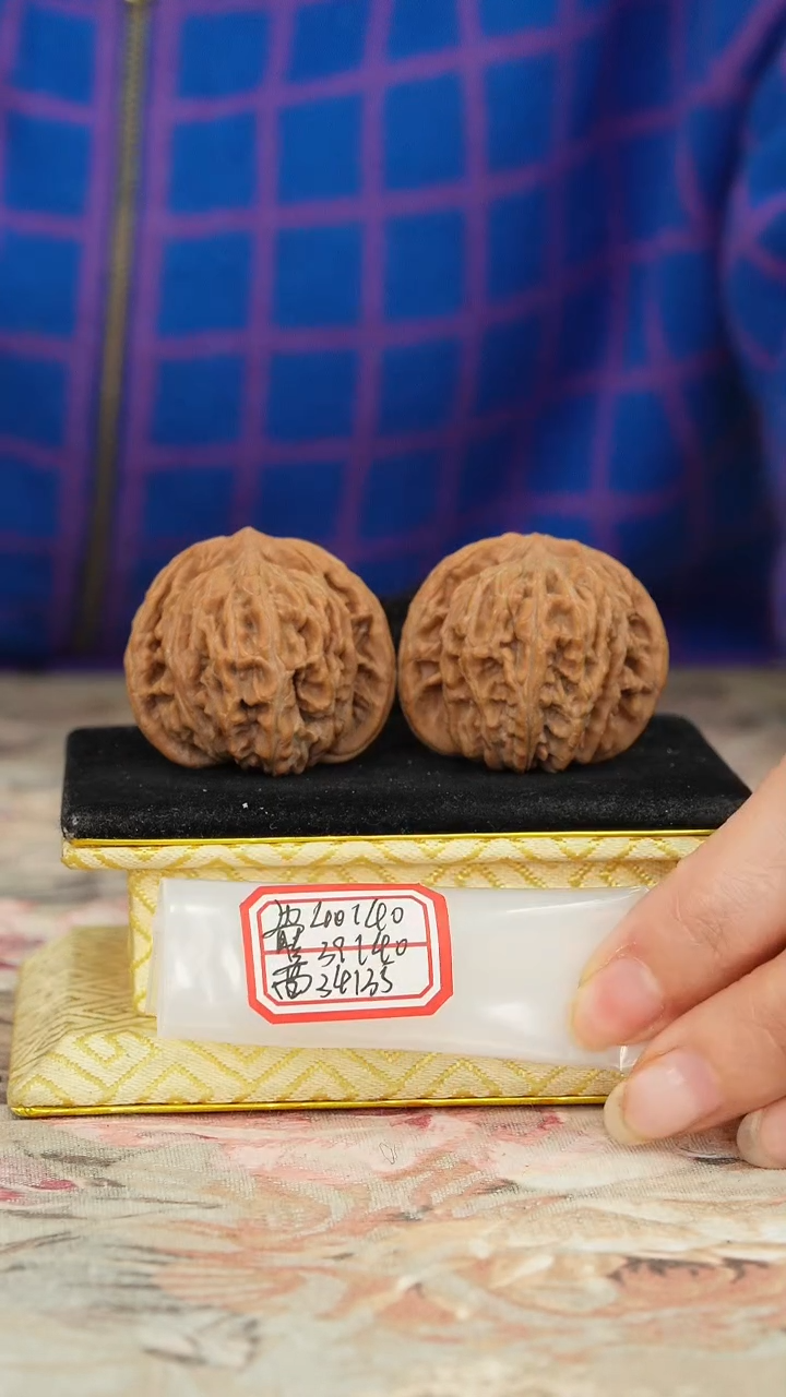 【闪购商品】文玩核桃把件一代楼