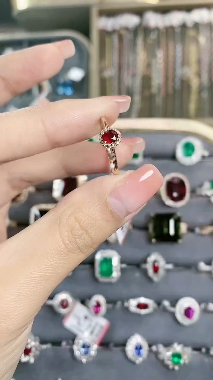 【闪购商品】红宝石戒指18K金镶嵌18K金镶嵌红宝石戒指