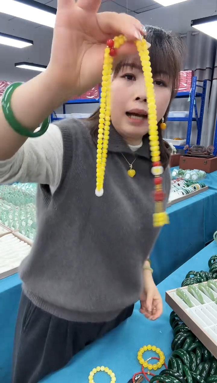 精美设计款鸡油黄108项链