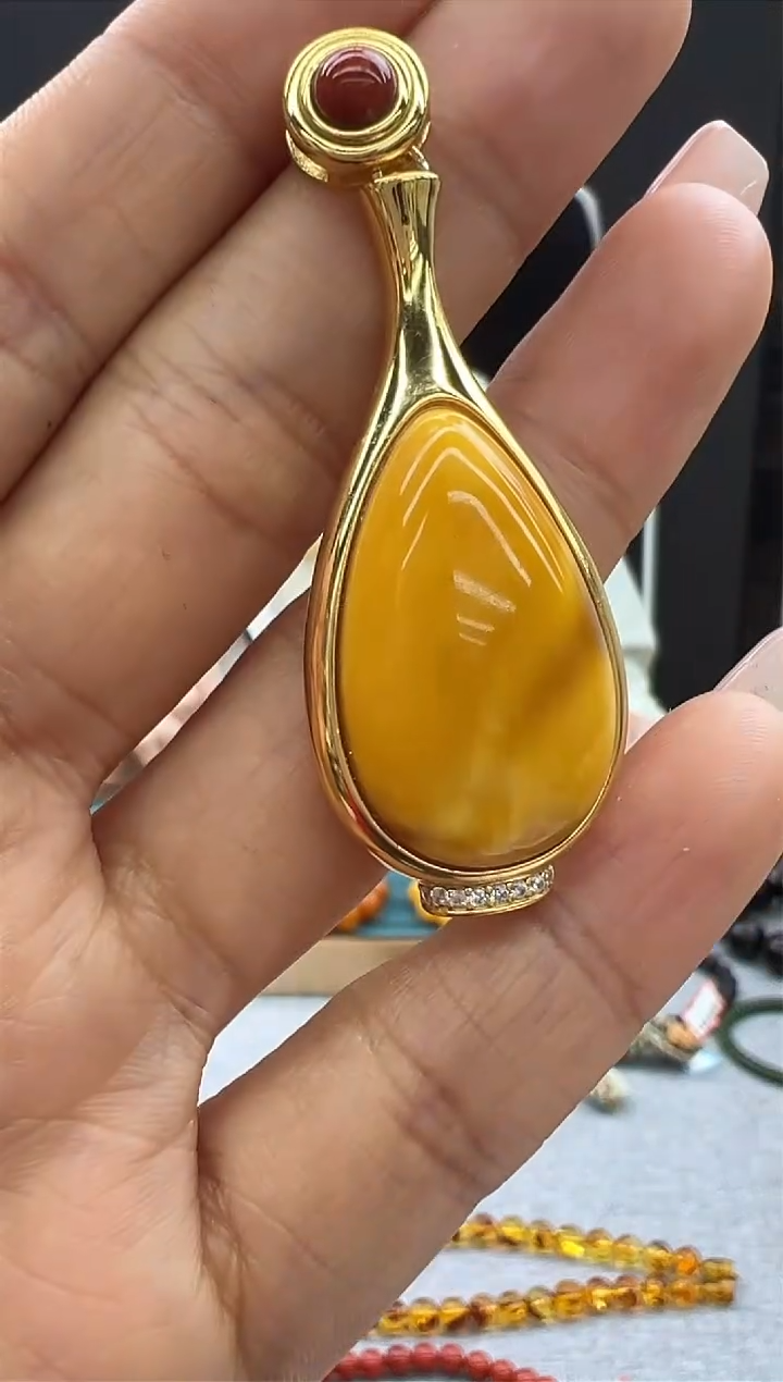 【闪购商品】琥珀颈饰银S925镶嵌13秒拍号