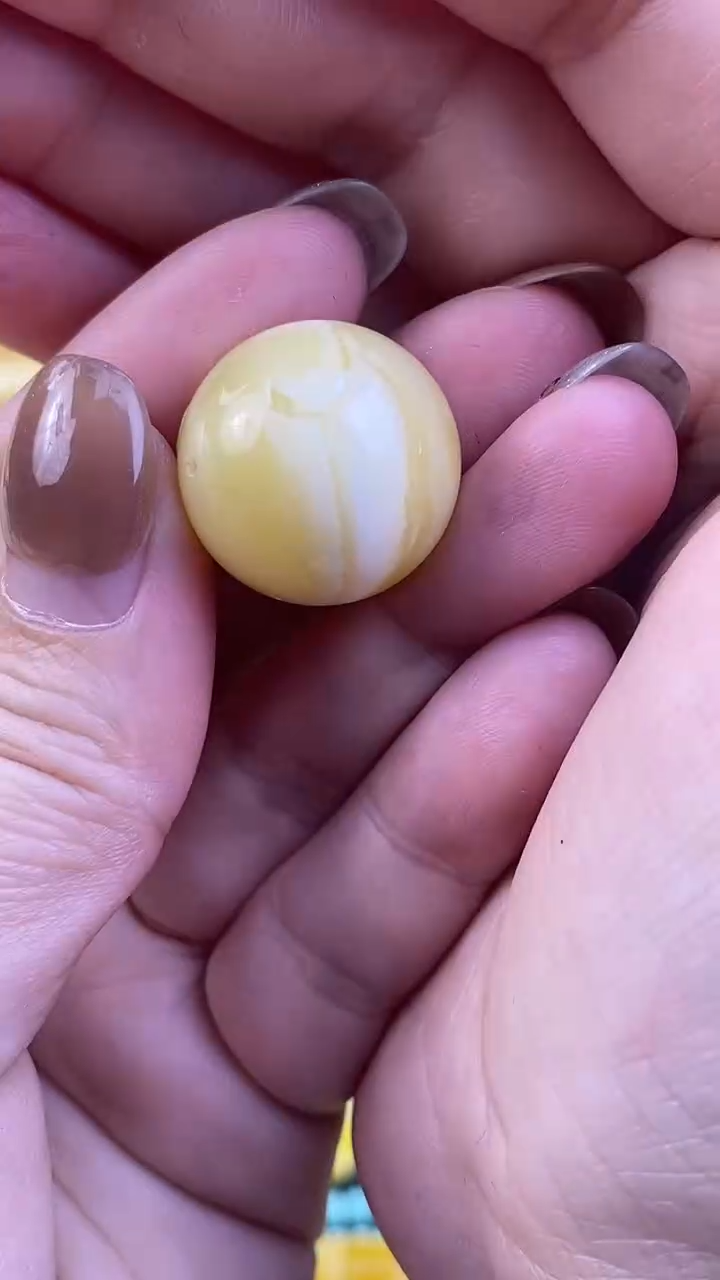 【闪购商品】琥珀裸石未镶嵌月.13