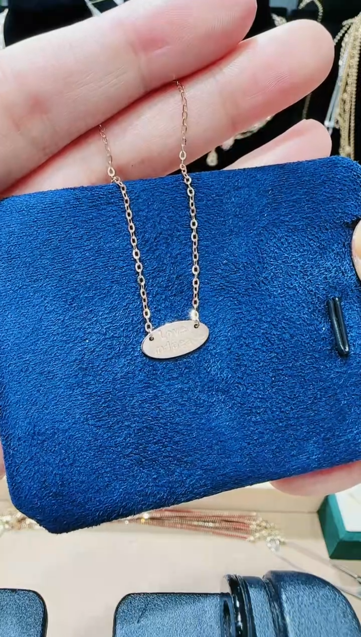 【闪购商品】钻石项链18K金镶嵌字母牌项链