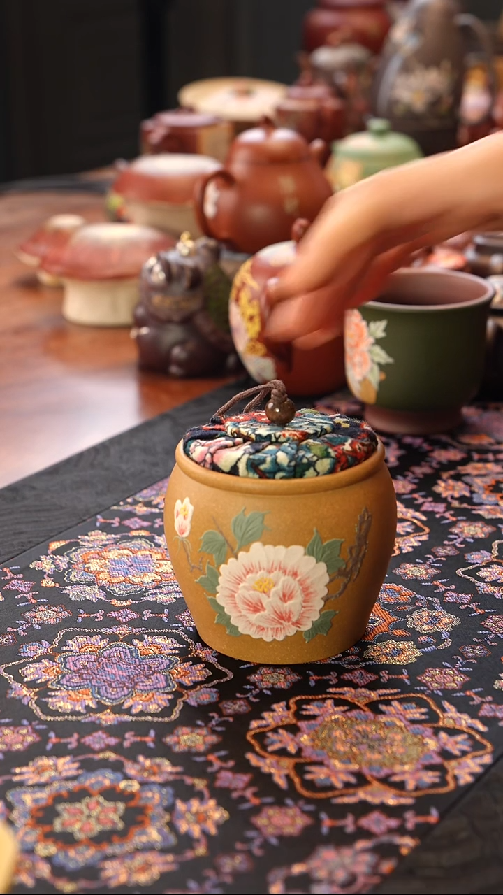 茶壶紫砂段泥牡丹醒茶罐