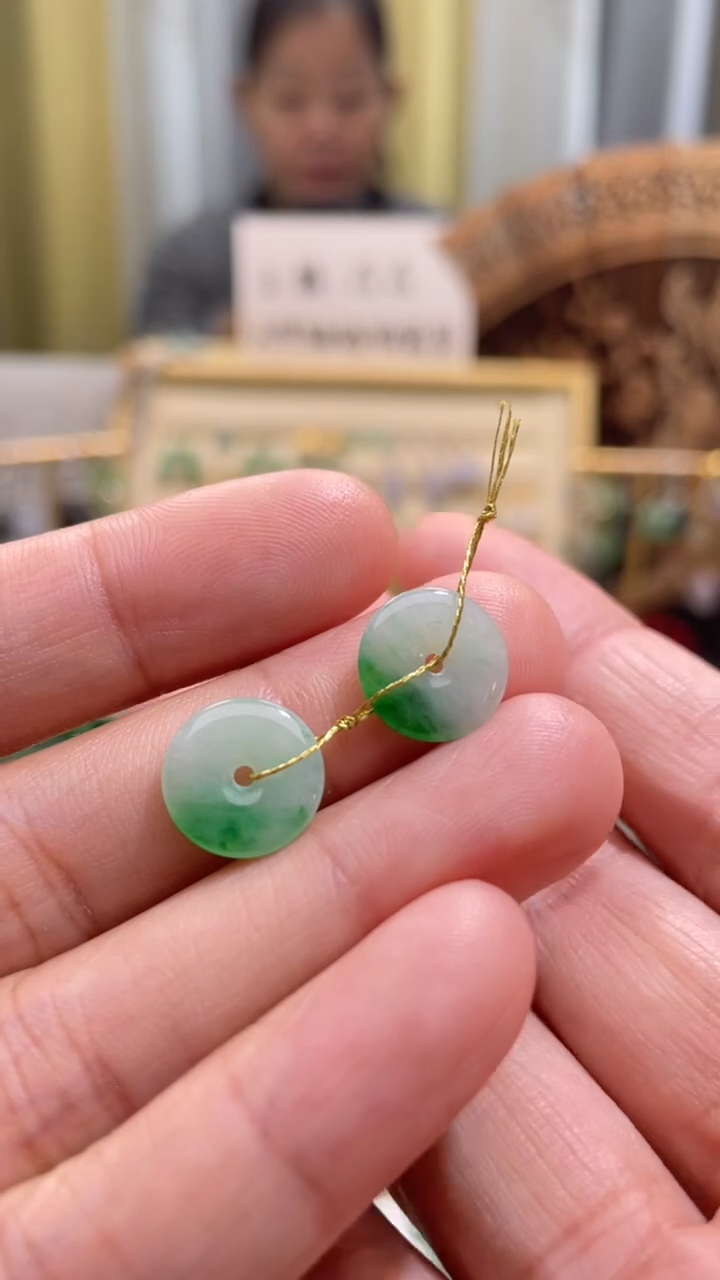 颈饰未镶嵌翡翠平安扣一对