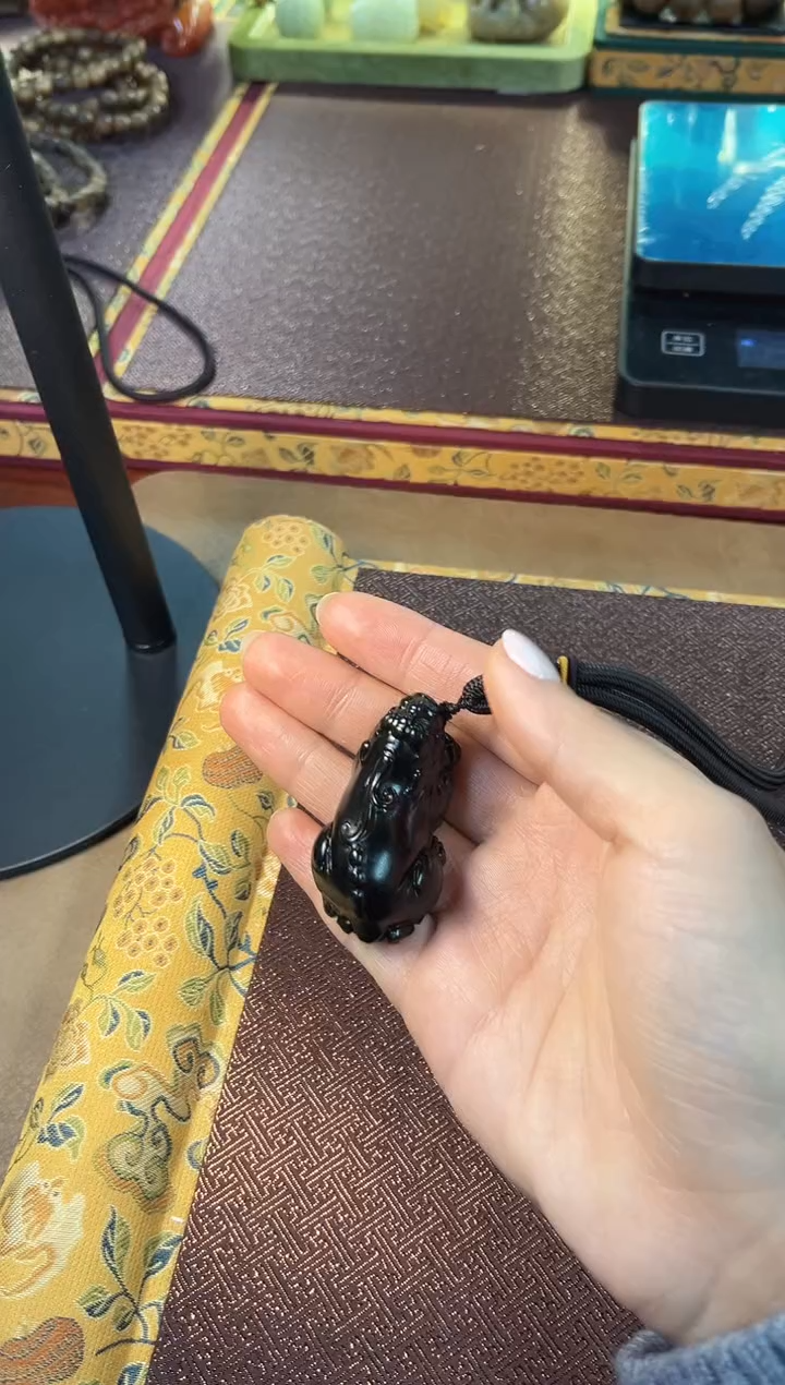 未镶嵌和田玉把件和田玉小貔貅手把件 M047