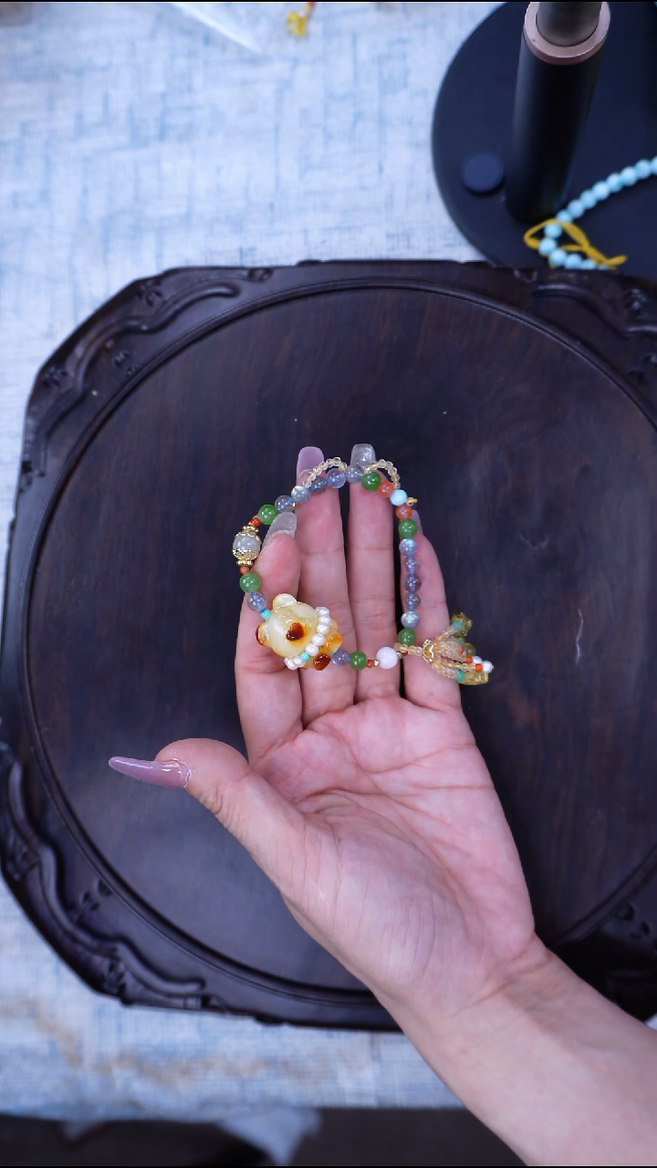 琥珀颈饰未镶嵌12.27日 多样性发一