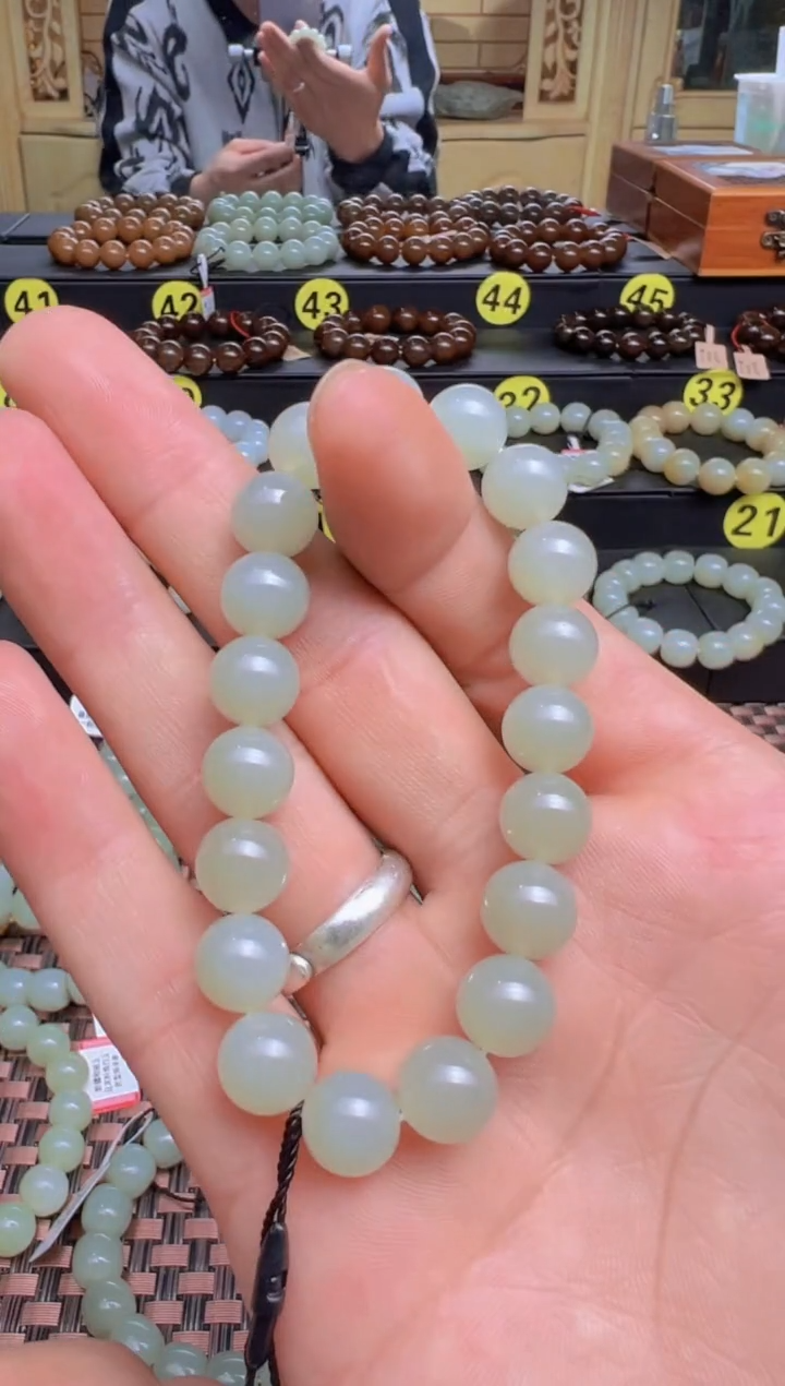 【闪购商品】和田玉手串未镶嵌且末料青白玉卡10手串