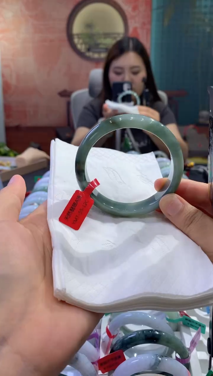 翡翠手镯未镶嵌多人00019209