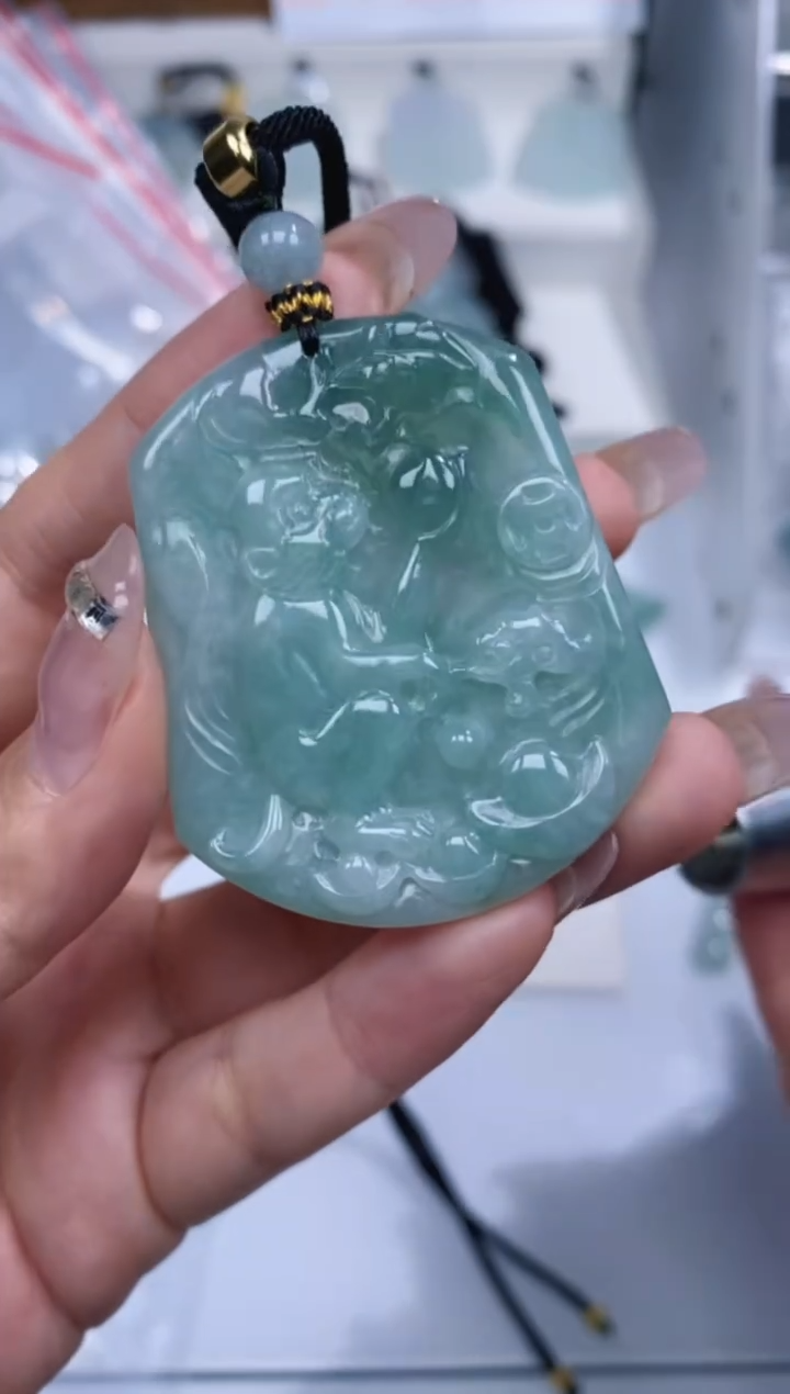 颈饰未镶嵌翡翠吊坠