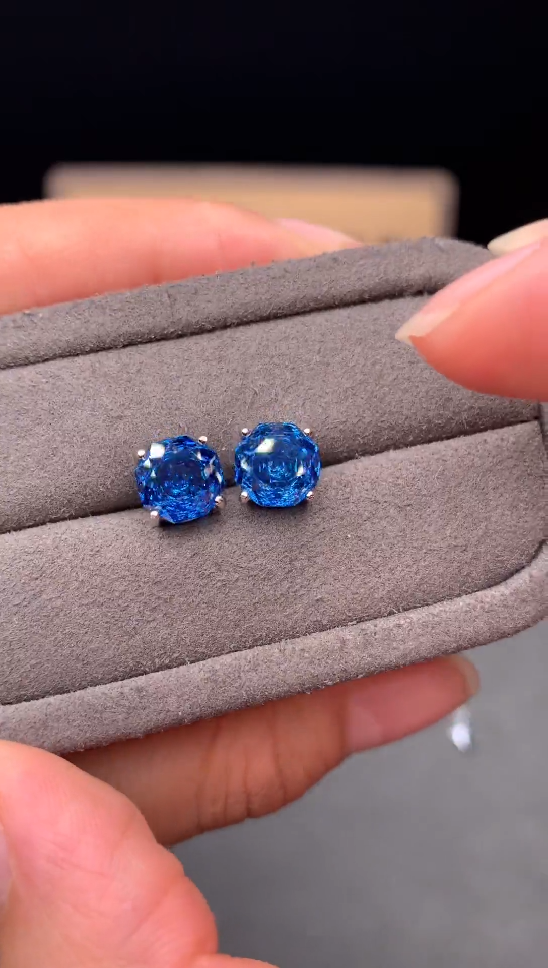 银S925镶嵌托帕石耳钉22222