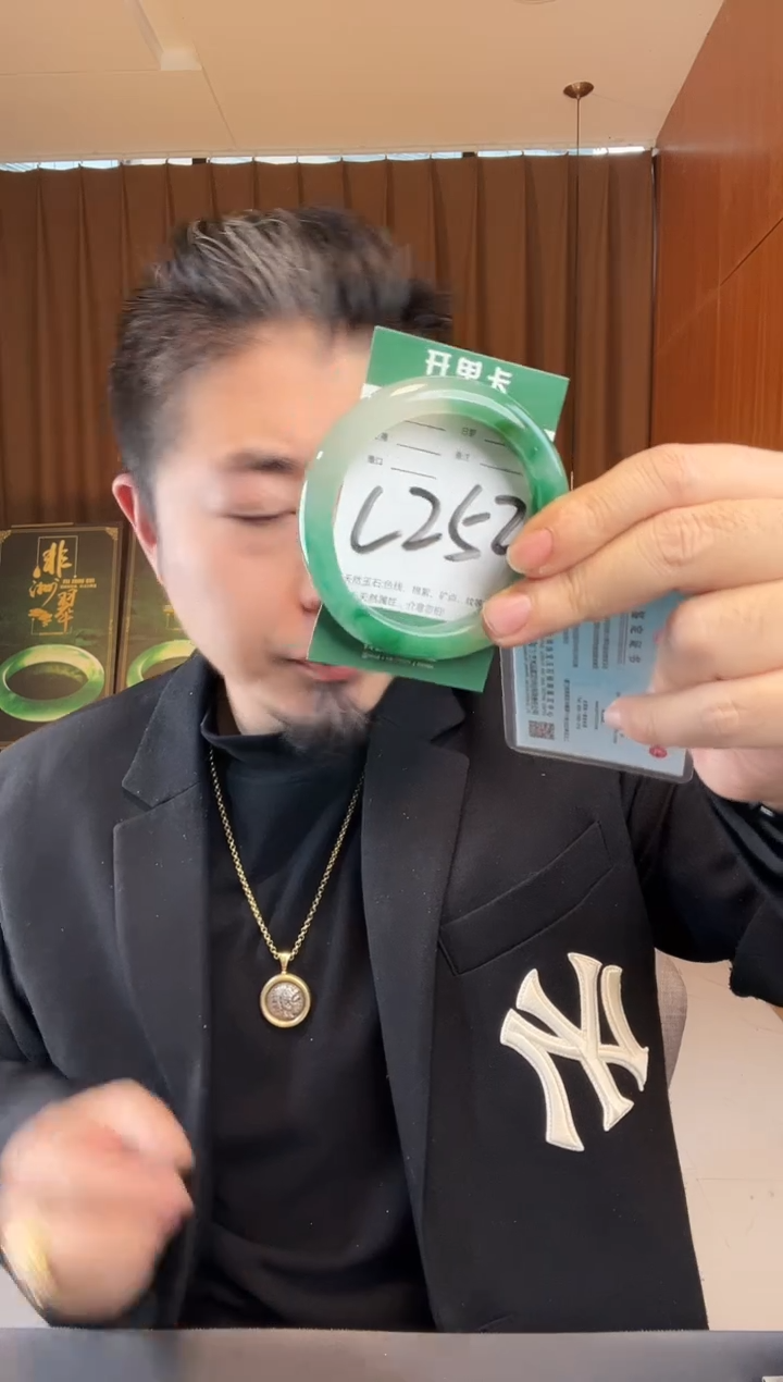 【闪购商品】石英质玉手镯未镶嵌非洲翠