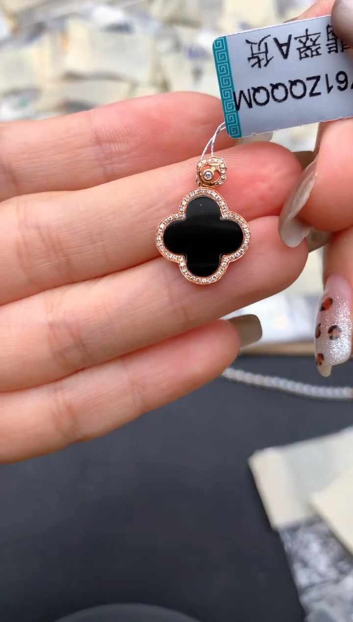 18K金镶嵌挂件翡翠一