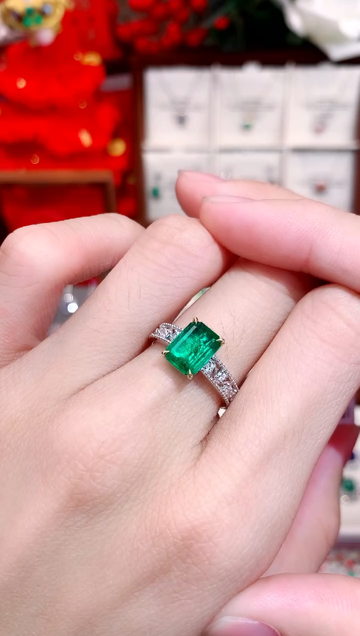 【闪购商品】祖母绿戒指18K金镶嵌2.12ct/天然宝石/七天无理由
