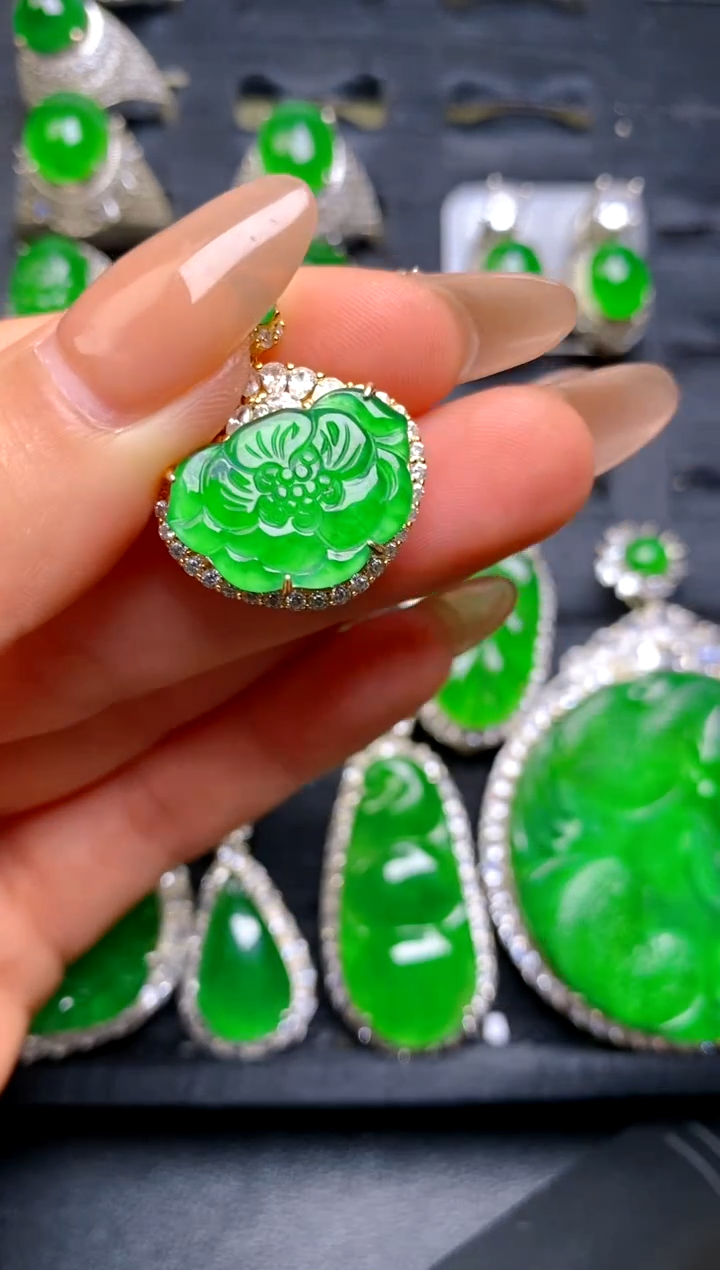 【闪购商品】翡翠吊坠(赠链)银S925镶嵌花花吊坠