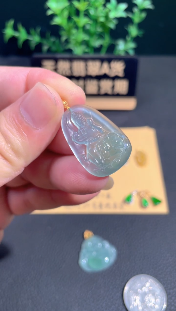 颈饰18K金镶嵌翡翠翡翠