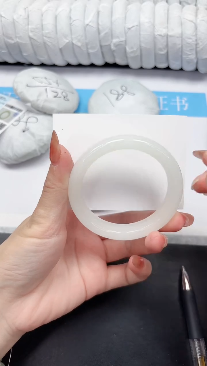 未镶嵌手镯石英质玉140-56BYG