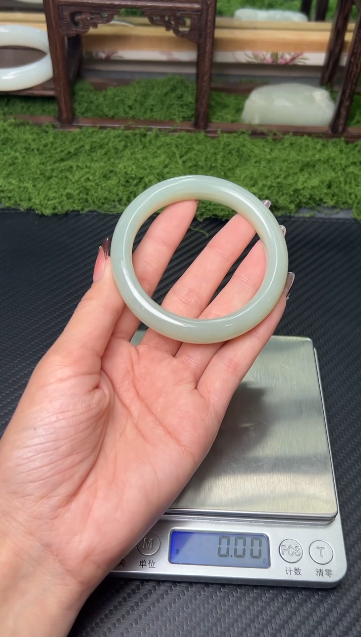 未镶嵌手镯和田玉?***玹且末微色差近矿57+