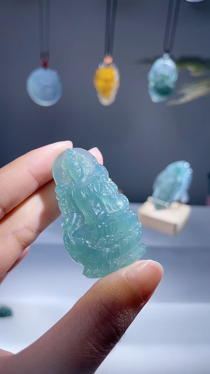 颈饰未镶嵌翡翠度母
