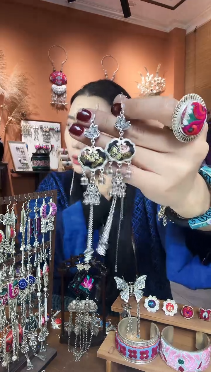 【闪购商品】刺绣纯手工民族风耳环