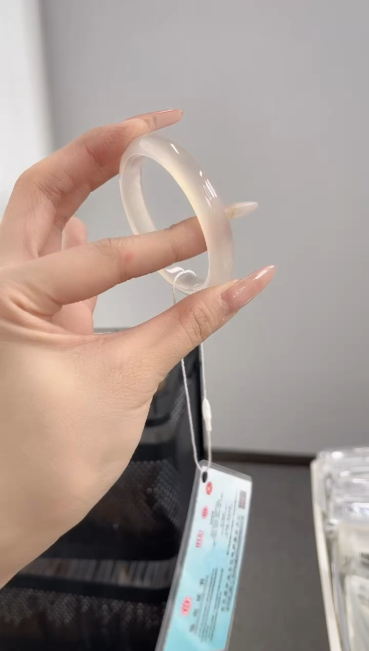 【闪购商品】玛瑙/玉髓手镯未镶嵌52-53圈