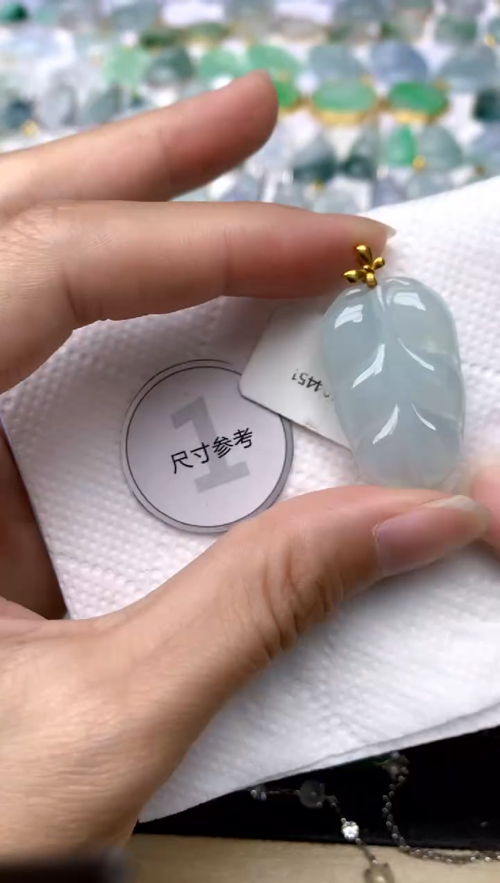 颈饰18K金镶嵌翡翠天然A货翡翠