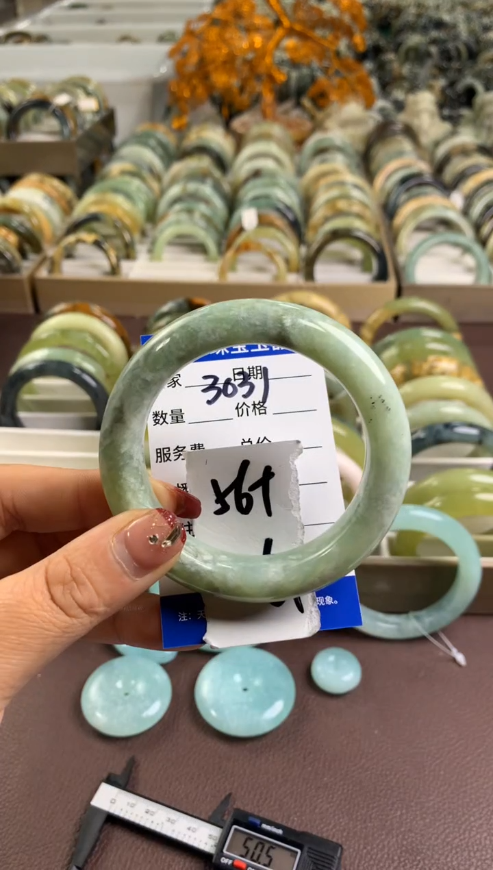 【闪购商品】蛇纹石玉手镯未镶嵌3031