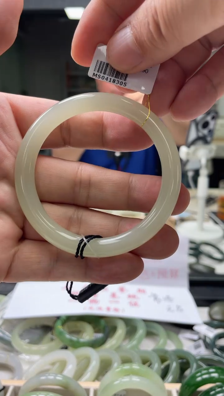 【闪购商品】和田玉手镯未镶嵌编码 8305圈口57-58