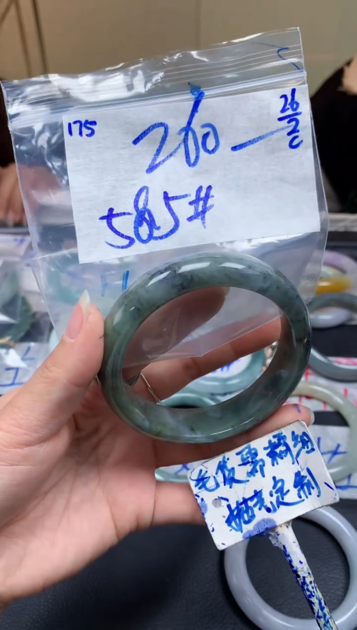 【闪购商品】定制翡翠未镶嵌175毛货需精细抛光手镯多样性拍一发一
