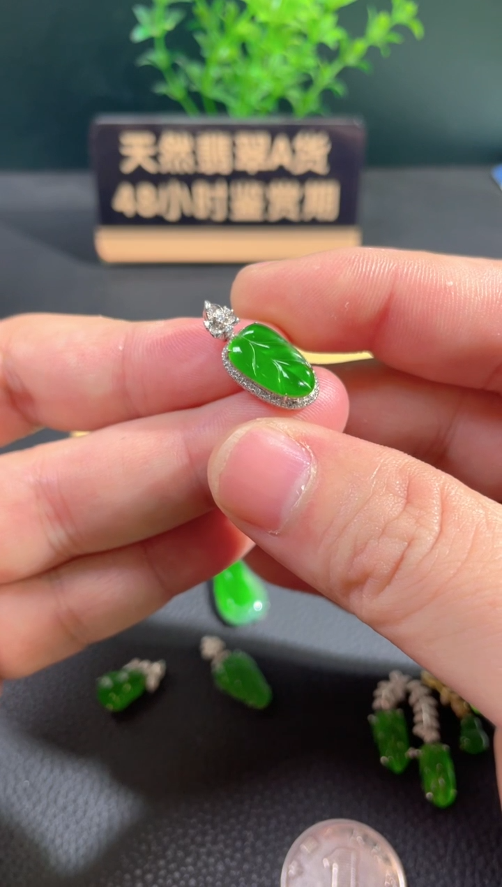 【闪购商品】翡翠颈饰18K金镶嵌翡翠