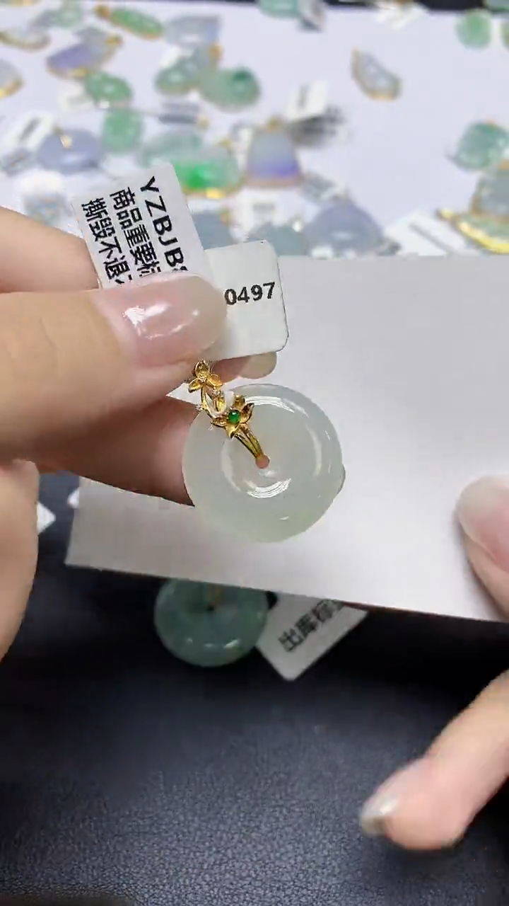 翡翠18K金镶嵌颈饰天然缅甸翡翠A货
