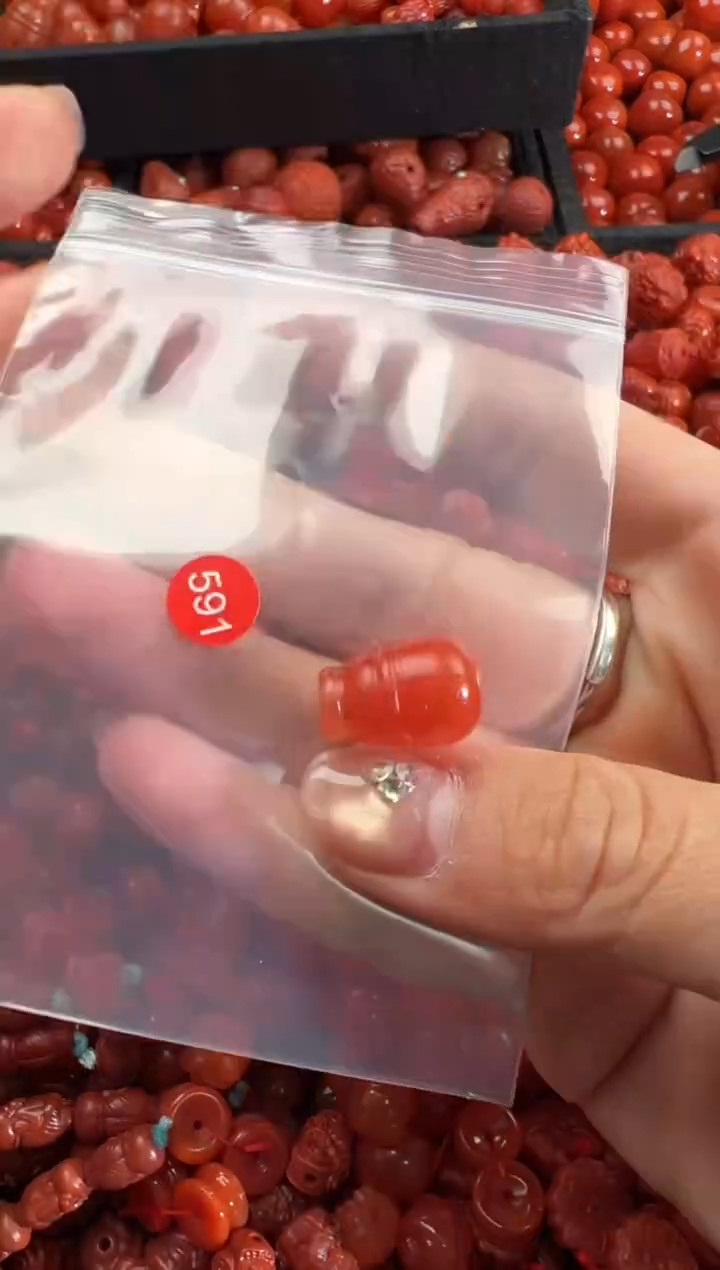 南红玛瑙未镶嵌颈饰1