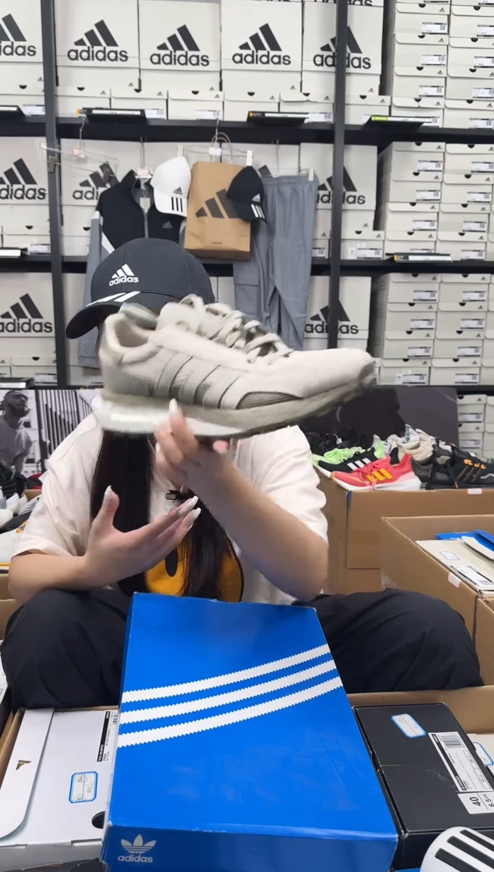 【闪购商品】44.5 阿迪达斯正品休闲鞋 假一赔十