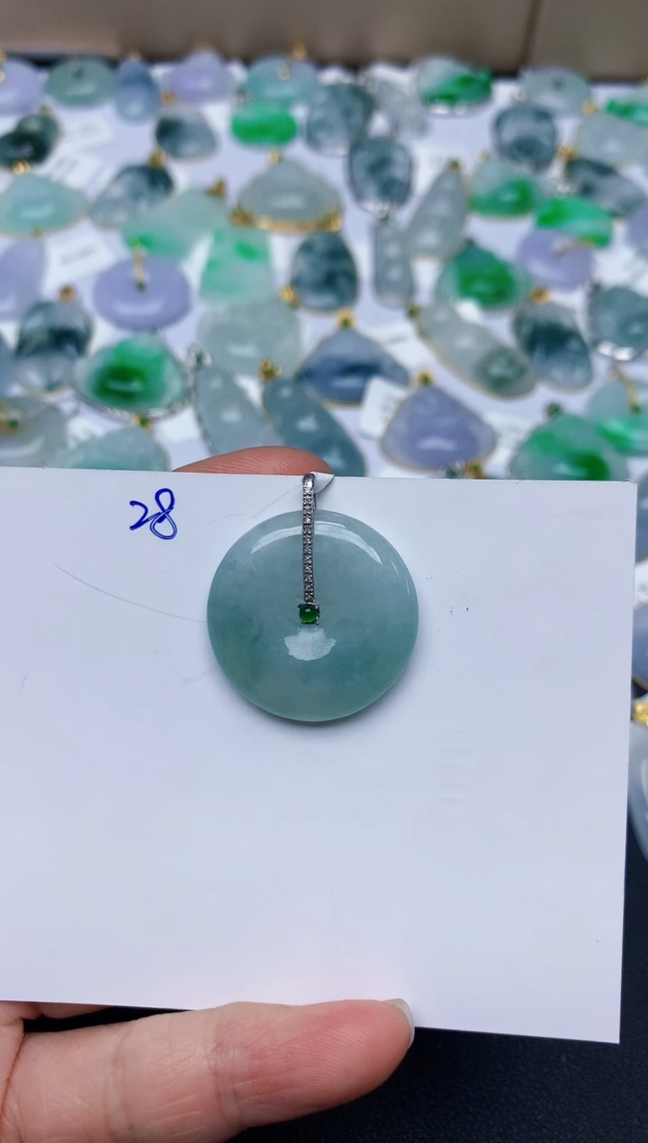 【闪购商品】翡翠颈饰18K金镶嵌天然翡翠A货    