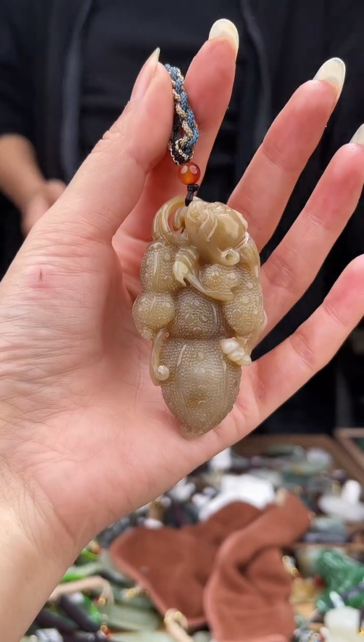 颈饰未镶嵌和田玉1