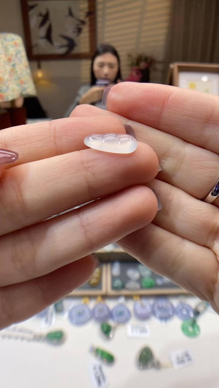 【闪购商品】翡翠颈饰未镶嵌豆子