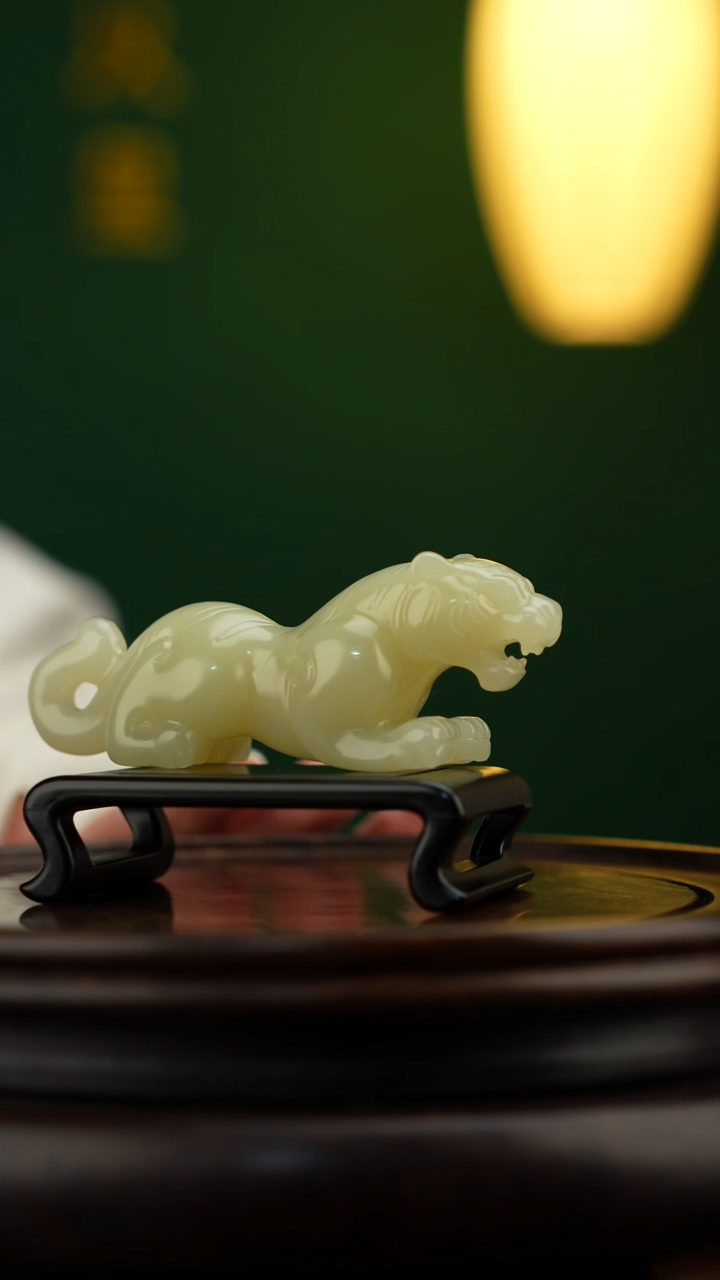 玉【虎虎生威】天然玉手把件