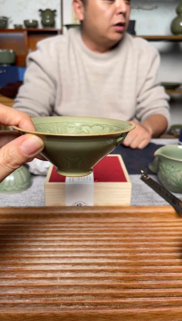 【闪购商品】其他橄榄绿斗笠盏  满池娇