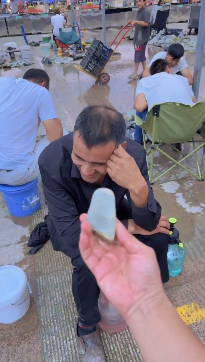 和田玉（糖玉）未镶嵌摆件和田玉