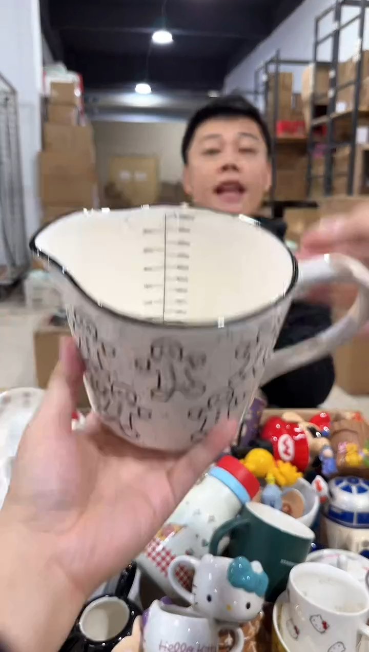 瓷片姜饼人奶壶  