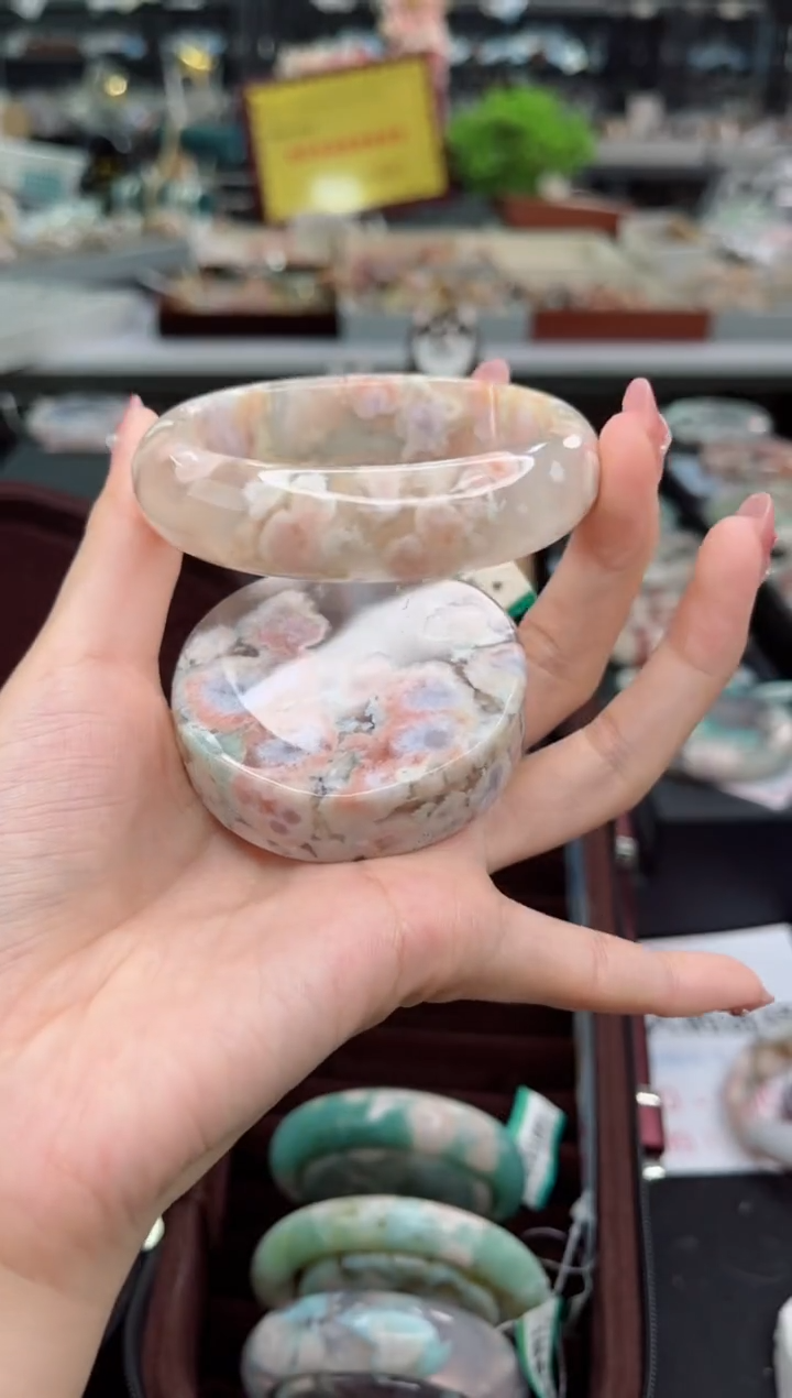 【闪购商品】石英质玉手镯未镶嵌59圈口（赠品镯心）8S8210