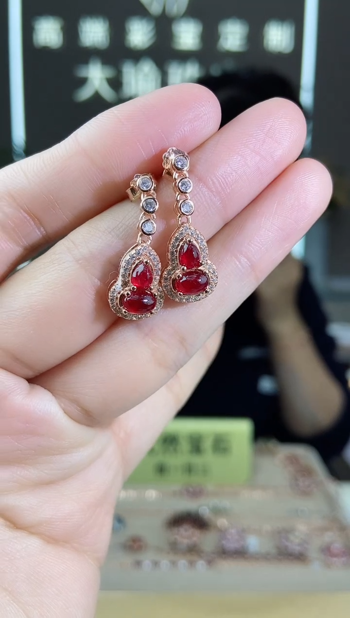 【闪购商品】红宝石耳饰银S925镶嵌耳饰